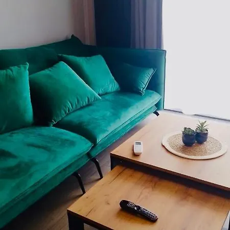Workation Centre Airport Boutique Designer Bath, 3-4 Days Offer, Kitchen, Balkony, Aircon * Warsaw