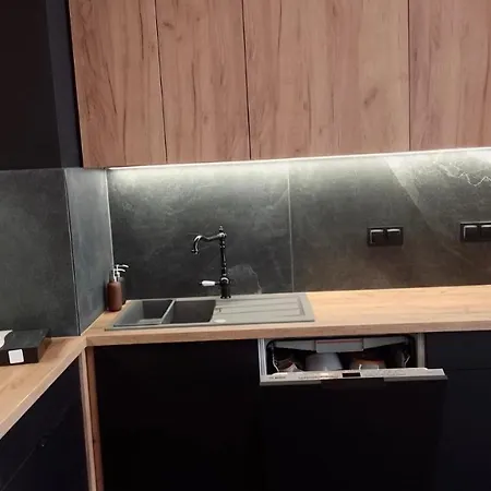 Workation Centre Airport Boutique Designer Bath, 3-4 Days Offer, Kitchen, Balkony, Aircon Apartment *