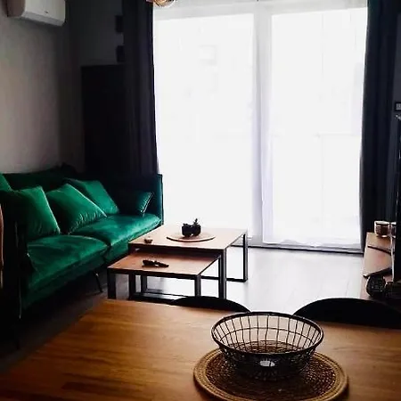 Workation Centre Airport Boutique Designer Bath, 3-4 Days Offer, Kitchen, Balkony, Aircon Apartment