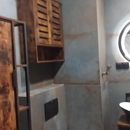 Workation Centre Airport Boutique Designer Bath, 3-4 Days Offer, Kitchen, Balkony, Aircon Apartment Warsaw
