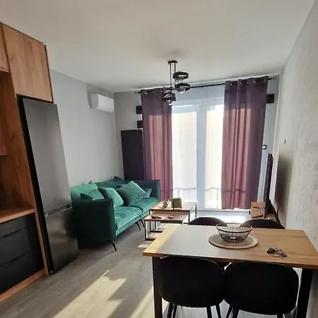 Workation Centre Airport Boutique Designer Bath, 3-4 Days Offer, Kitchen, Balkony, Aircon Apartment Warsaw