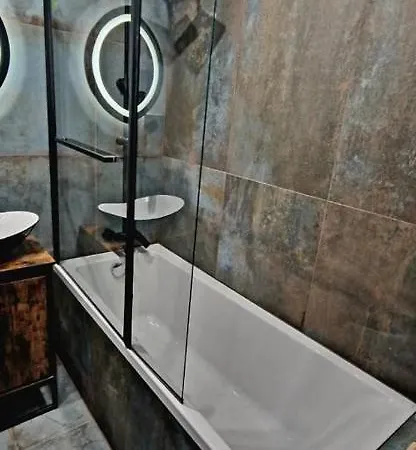 Workation Centre Airport Boutique Designer Bath, 3-4 Days Offer, Kitchen, Balkony, Aircon * Warsaw