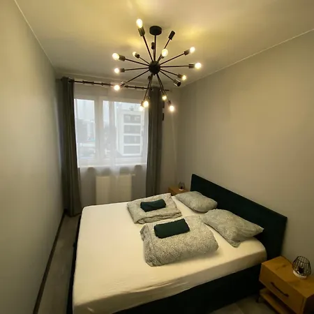 Workation Centre Airport Boutique Designer Bath, 3-4 Days Offer, Kitchen, Balkony, Aircon * Warsaw