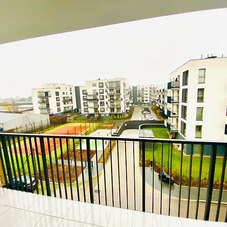 Workation Centre Airport Boutique Designer Bath, 3-4 Days Offer, Kitchen, Balkony, Aircon Apartment