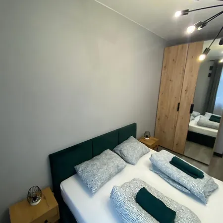 Workation Centre Airport Boutique Designer Bath, 3-4 Days Offer, Kitchen, Balkony, Aircon * Warsaw
