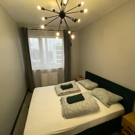 Apartment Workation Centre Airport Boutique Designer Bath, 3-4 Days Offer, Kitchen, Balkony, Aircon Warsaw