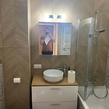 Workation Centre Airport Boutique Designer Bath, 3-4 Days Offer, Kitchen, Balkony, Aircon Apartment Warsaw
