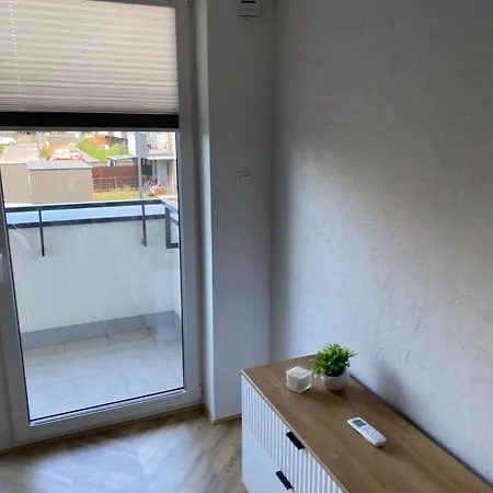 Workation Centre Airport Boutique Designer Bath, 3-4 Days Offer, Kitchen, Balkony, Aircon *