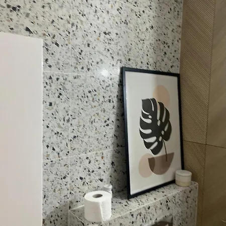 Workation Centre Airport Boutique Designer Bath, 3-4 Days Offer, Kitchen, Balkony, Aircon * Warsaw