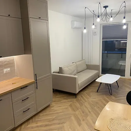 Workation Centre Airport Boutique Designer Bath, 3-4 Days Offer, Kitchen, Balkony, Aircon Apartment *